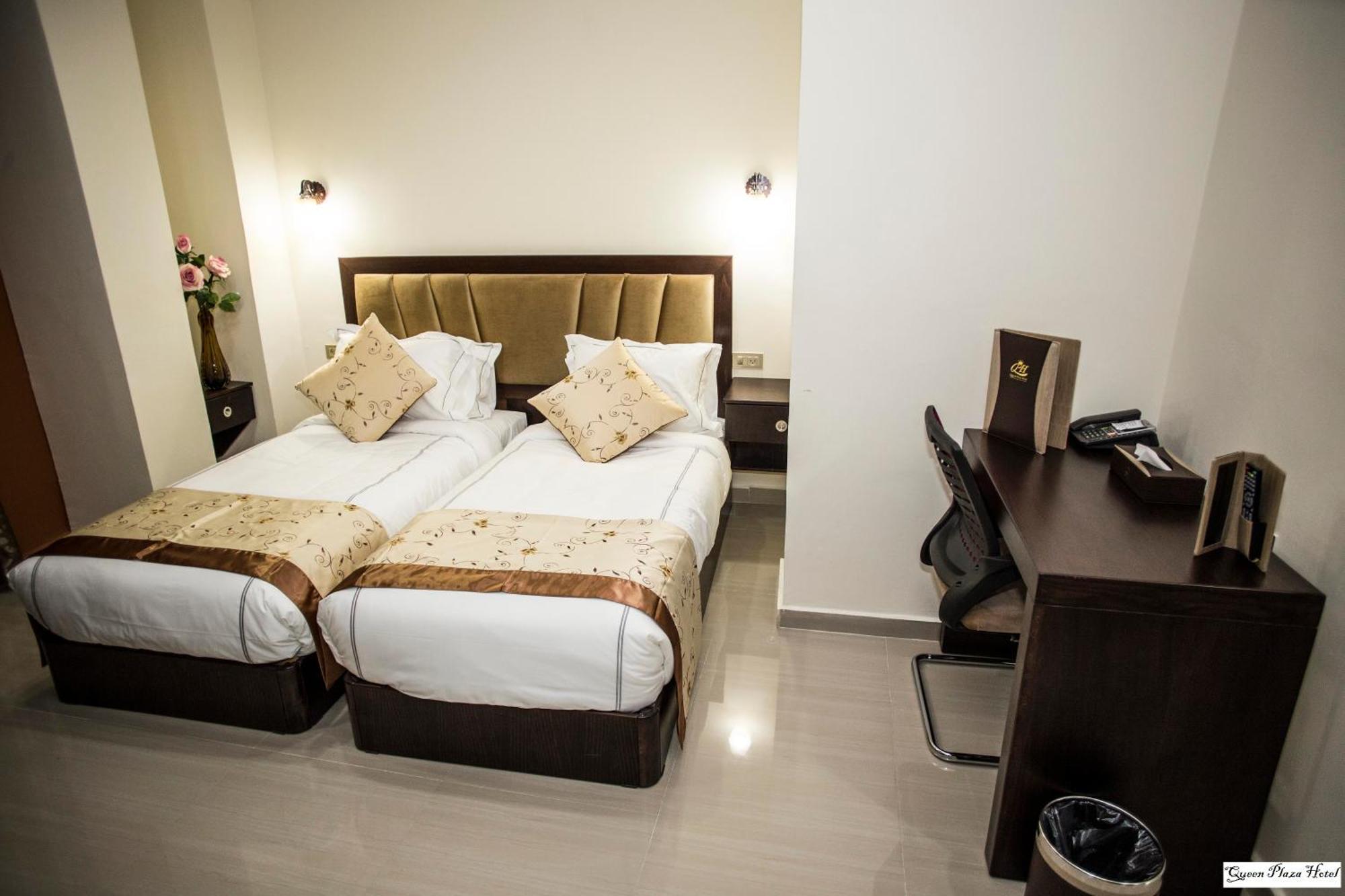 Queen Plaza Hotel Хеврон Номер фото